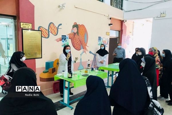 همایش روز آزمایشگاه در پژوهش سرای شهید خوشبخت بوشهر