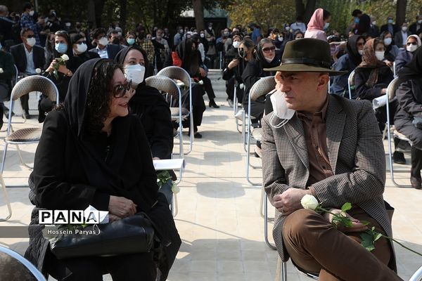 مراسم تشییع پیکر مرحومه ایران درودی هنرمند نقاش