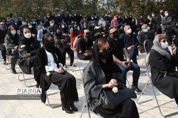 مراسم تشییع پیکر مرحومه ایران درودی هنرمند نقاش