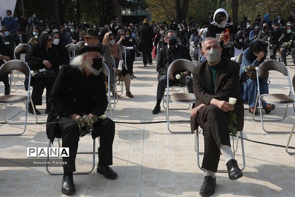 مراسم تشییع پیکر مرحومه ایران درودی هنرمند نقاش