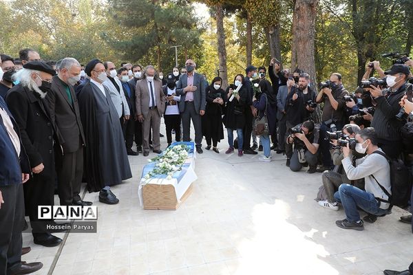 مراسم تشییع پیکر مرحومه ایران درودی هنرمند نقاش