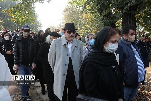 مراسم تشییع پیکر مرحومه ایران درودی هنرمند نقاش