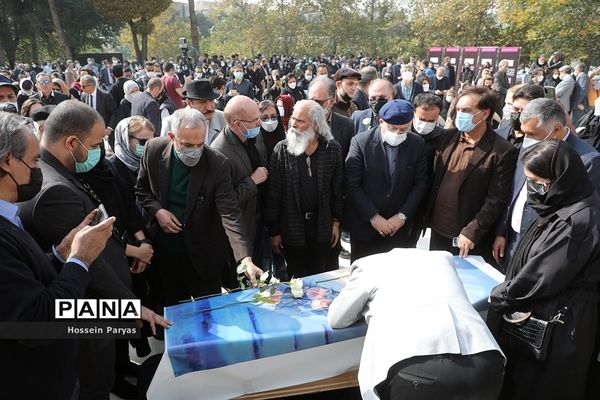 مراسم تشییع پیکر مرحومه ایران درودی هنرمند نقاش