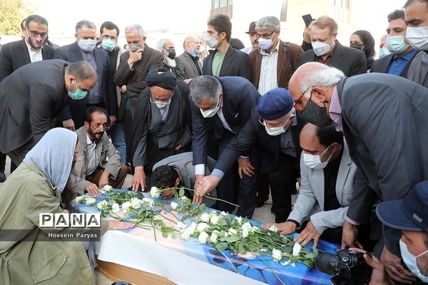 مراسم تشییع پیکر مرحومه ایران درودی هنرمند نقاش