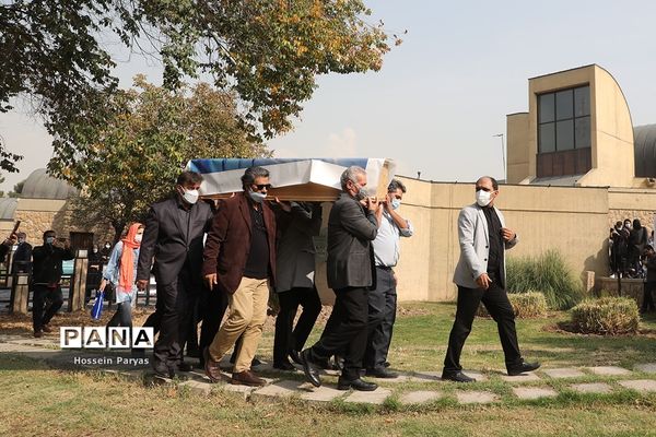 مراسم تشییع پیکر مرحومه ایران درودی هنرمند نقاش