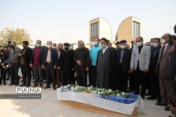 مراسم تشییع پیکر مرحومه ایران درودی هنرمند نقاش