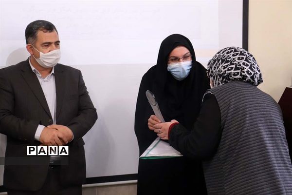 نکوداشت روز آزمایشگاه در پژوهش سرای جابر ابن حیان استان آذربایجان شرقی