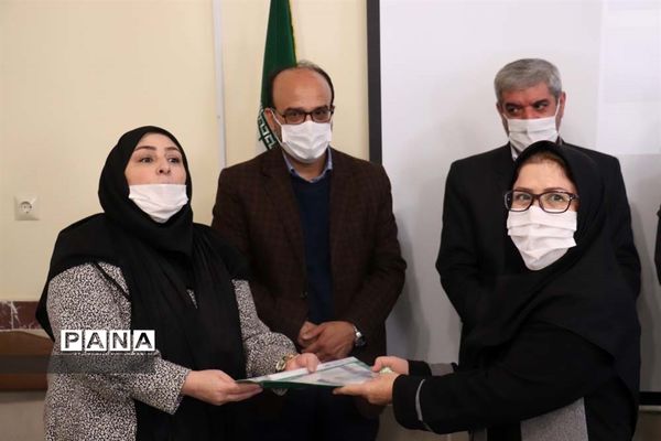 نکوداشت روز آزمایشگاه در پژوهش سرای جابر ابن حیان استان آذربایجان شرقی