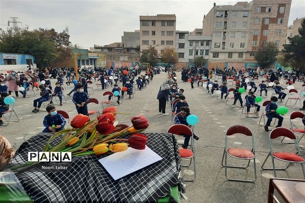 نواختن زنگ استکبار ستیزی در مدرسه مسلم ابن عقیل منطقه ۱۵