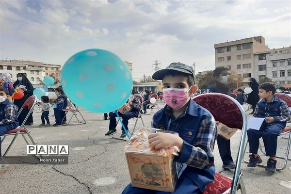 نواختن زنگ استکبار ستیزی در مدرسه مسلم ابن عقیل منطقه ۱۵