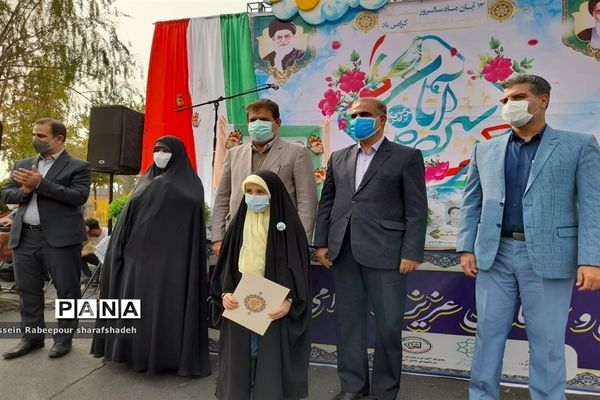 مراسم استکبار ستیزی در میدان دانش آموز منطقه 16 تهران