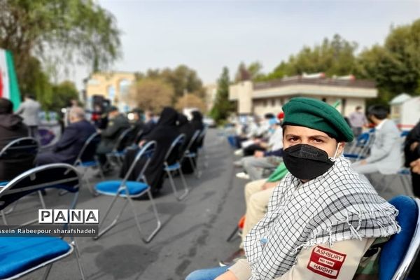 مراسم استکبار ستیزی در میدان دانش آموز منطقه 16 تهران
