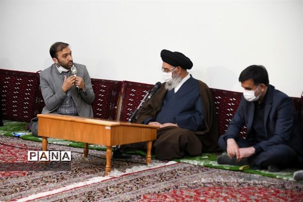 دیدارمسئولان و نمایندگان  تشکل‌های دانش‌آموزی استان اصفهان با نماینده ولی فقیه در استان اصفهان