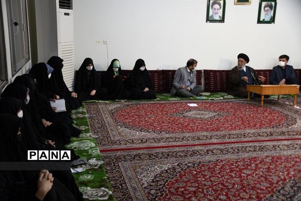 دیدارمسئولان و نمایندگان  تشکل‌های دانش‌آموزی استان اصفهان با نماینده ولی فقیه در استان اصفهان