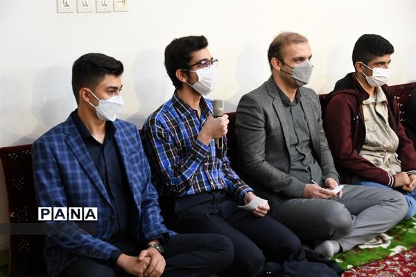 دیدارمسئولان و نمایندگان  تشکل‌های دانش‌آموزی استان اصفهان با نماینده ولی فقیه در استان اصفهان