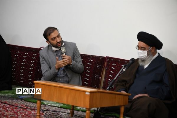 دیدارمسئولان و نمایندگان  تشکل‌های دانش‌آموزی استان اصفهان با نماینده ولی فقیه در استان اصفهان