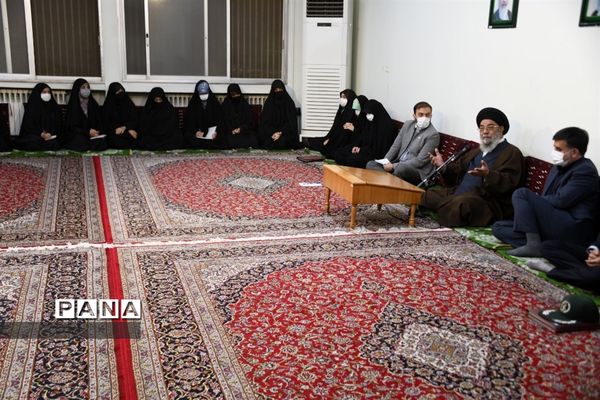دیدارمسئولان و نمایندگان  تشکل‌های دانش‌آموزی استان اصفهان با نماینده ولی فقیه در استان اصفهان