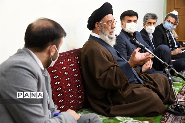 دیدارمسئولان و نمایندگان  تشکل‌های دانش‌آموزی استان اصفهان با نماینده ولی فقیه در استان اصفهان