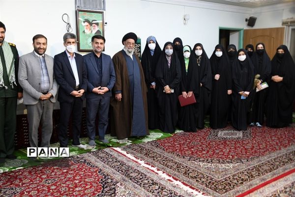 دیدارمسئولان و نمایندگان  تشکل‌های دانش‌آموزی استان اصفهان با نماینده ولی فقیه در استان اصفهان