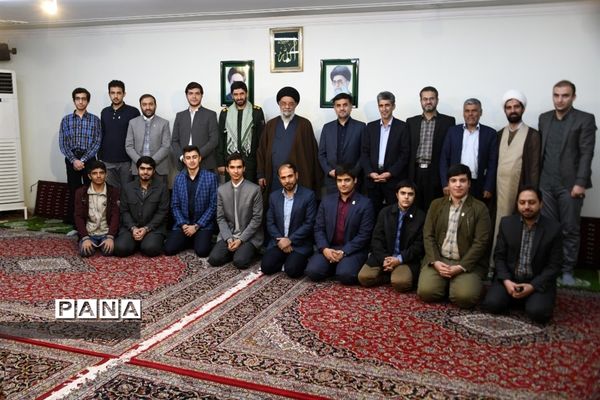 دیدارمسئولان و نمایندگان  تشکل‌های دانش‌آموزی استان اصفهان با نماینده ولی فقیه در استان اصفهان