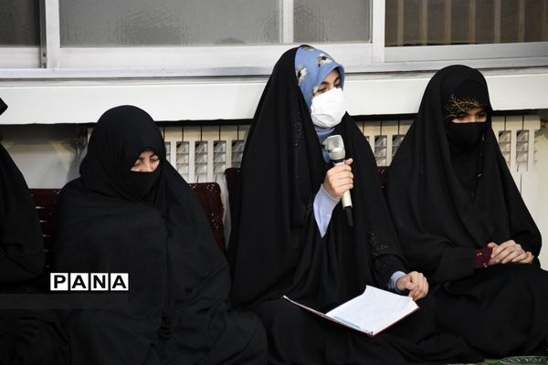 دیدارمسئولان و نمایندگان  تشکل‌های دانش‌آموزی استان اصفهان با نماینده ولی فقیه در استان اصفهان