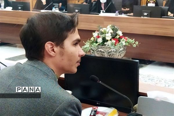 دیدار مسئولان و نمایندگان تشکل‌های دانش‌آموزی با استاندار اصفهان