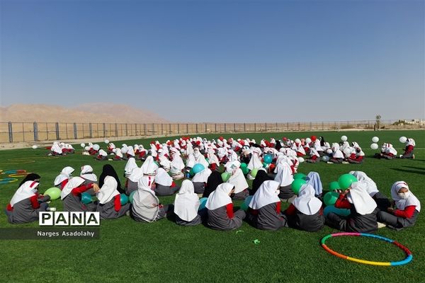 برگزاری جشن  روز دانش‌آموز به همت دبستان دخترانه معلم شهید حسن احمدی شهرستان زیرکوه