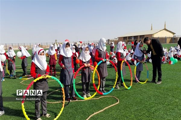 برگزاری جشن  روز دانش‌آموز به همت دبستان دخترانه معلم شهید حسن احمدی شهرستان زیرکوه