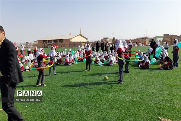 برگزاری جشن  روز دانش‌آموز به همت دبستان دخترانه معلم شهید حسن احمدی شهرستان زیرکوه