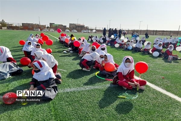 برگزاری جشن  روز دانش‌آموز به همت دبستان دخترانه معلم شهید حسن احمدی شهرستان زیرکوه