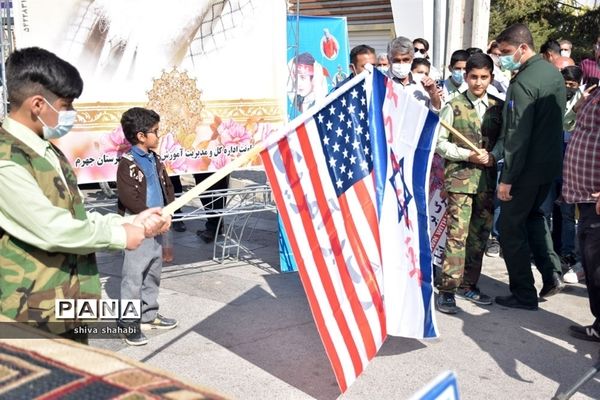 حضور گسترده دانش‌آموزان جهرم در مراسم 13 آبان