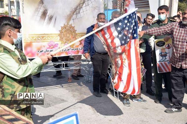 حضور گسترده دانش‌آموزان جهرم در مراسم 13 آبان