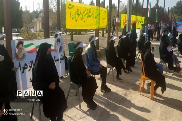 حضور دختران دبیرستان کاردانش الزهرا در بزرگداشت یوم الله 13 آبان در سربیشه