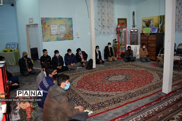 مراسم تقدیر از منتخبان مسابقات قرآن عترت و نماز سال قبل در مکان دارالقرآن ناحیه یک مشهد مقدس