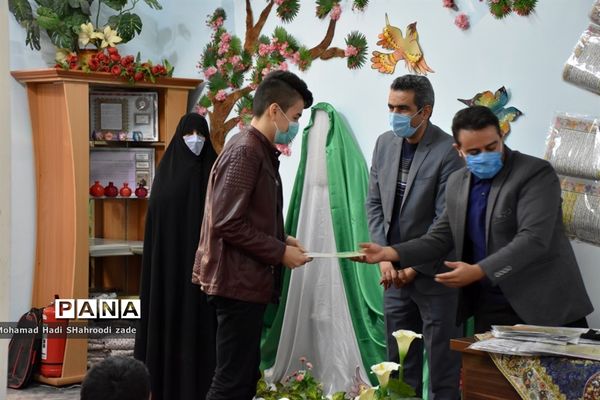 مراسم تقدیر از منتخبان مسابقات قرآن عترت و نماز سال قبل در مکان دارالقرآن ناحیه یک مشهد مقدس