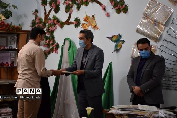 مراسم تقدیر از منتخبان مسابقات قرآن عترت و نماز سال قبل در مکان دارالقرآن ناحیه یک مشهد مقدس