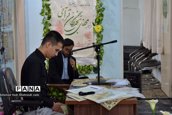 مراسم تقدیر از منتخبان مسابقات قرآن عترت و نماز سال قبل در مکان دارالقرآن ناحیه یک مشهد مقدس