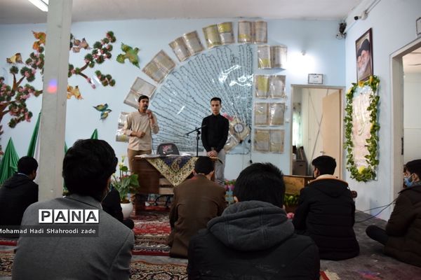 مراسم تقدیر از منتخبان مسابقات قرآن عترت و نماز سال قبل در مکان دارالقرآن ناحیه یک مشهد مقدس