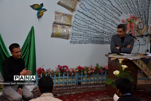 مراسم تقدیر از منتخبان مسابقات قرآن عترت و نماز سال قبل در مکان دارالقرآن ناحیه یک مشهد مقدس