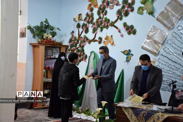 مراسم تقدیر از منتخبان مسابقات قرآن عترت و نماز سال قبل در مکان دارالقرآن ناحیه یک مشهد مقدس