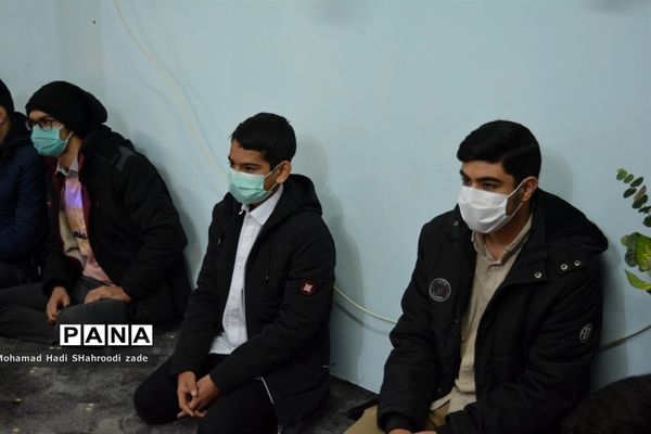 مراسم تقدیر از منتخبان مسابقات قرآن عترت و نماز سال قبل در مکان دارالقرآن ناحیه یک مشهد مقدس