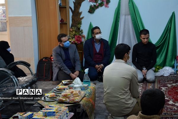 مراسم تقدیر از منتخبان مسابقات قرآن عترت و نماز سال قبل در مکان دارالقرآن ناحیه یک مشهد مقدس