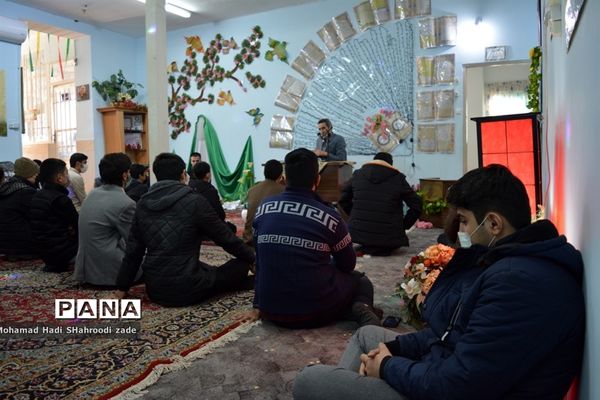 مراسم تقدیر از منتخبان مسابقات قرآن عترت و نماز سال قبل در مکان دارالقرآن ناحیه یک مشهد مقدس