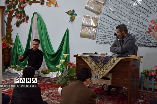 مراسم تقدیر از منتخبان مسابقات قرآن عترت و نماز سال قبل در مکان دارالقرآن ناحیه یک مشهد مقدس
