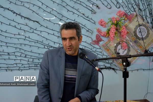 مراسم تقدیر از منتخبان مسابقات قرآن عترت و نماز سال قبل در مکان دارالقرآن ناحیه یک مشهد مقدس