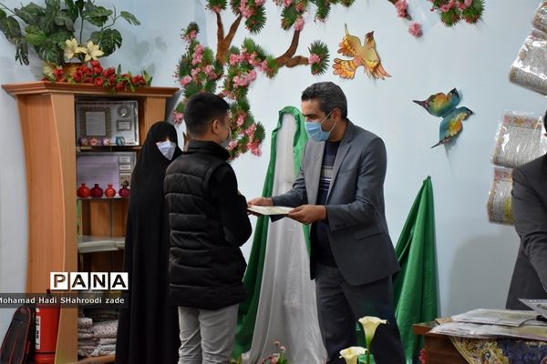 مراسم تقدیر از منتخبان مسابقات قرآن عترت و نماز سال قبل در مکان دارالقرآن ناحیه یک مشهد مقدس