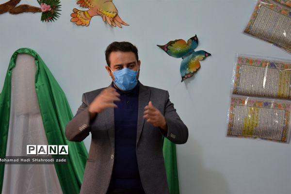 مراسم تقدیر از منتخبان مسابقات قرآن عترت و نماز سال قبل در مکان دارالقرآن ناحیه یک مشهد مقدس