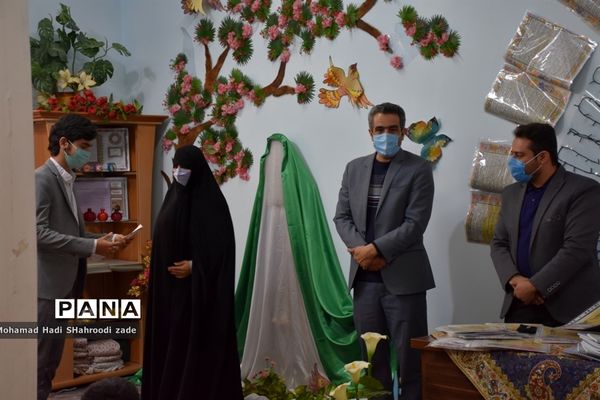 مراسم تقدیر از منتخبان مسابقات قرآن عترت و نماز سال قبل در مکان دارالقرآن ناحیه یک مشهد مقدس