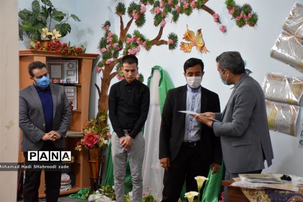 مراسم تقدیر از منتخبان مسابقات قرآن عترت و نماز سال قبل در مکان دارالقرآن ناحیه یک مشهد مقدس