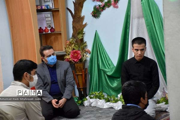 مراسم تقدیر از منتخبان مسابقات قرآن عترت و نماز سال قبل در مکان دارالقرآن ناحیه یک مشهد مقدس